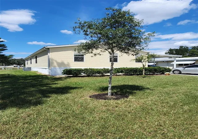 Photo 3 of Manufactured home for sale at 15461 Brookridge Blvd, Brooksville, FL 34613 | MLS# W7890012 | Listing updated on 2026-10-15