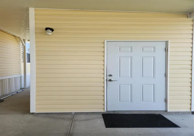 Photo 4 of Manufactured home for sale at 15461 Brookridge Blvd, Brooksville, FL 34613 | MLS# W7890012 | Listing updated on 2026-10-15