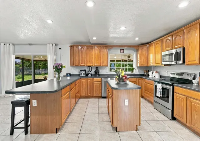 Photo 4 of Single family home for sale at 3034 Suwannee Ct, Apopka, FL 32703 | MLS# O6446622 | Listing updated on 2026-10-08