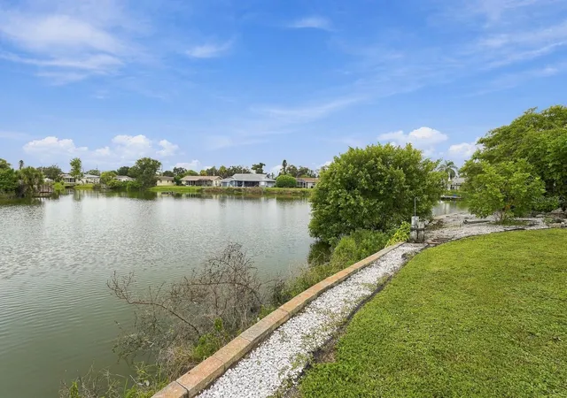 Photo 2 of Single family home for sale at 2331 Sandlewood Dr, Venice, FL 34293 | MLS# N6146024 | Listing updated on 2026-10-21