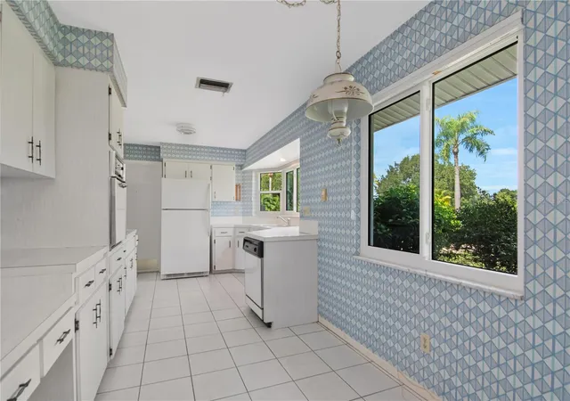 Photo 4 of Single family home for sale at 4330 20th Avenue N, Saint Petersburg, FL 33713 | MLS# TB8554174 | Listing updated on 2026-10-20