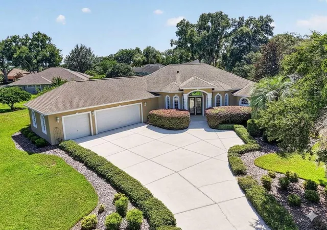 Photo 1 of Single family home for sale at 6053 Spinnaker Loop, Lady Lake, FL 32159 | MLS# O6446634 | Listing updated on 2026-10-02