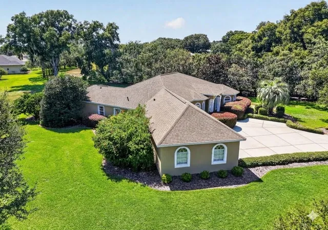 Photo 4 of Single family home for sale at 6053 Spinnaker Loop, Lady Lake, FL 32159 | MLS# O6446634 | Listing updated on 2026-10-02