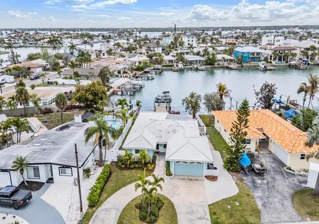 Photo 3 of Single family home for sale at 11425 5th Street E, Treasure Island, FL 33706 | MLS# TB8554181 | Listing updated on 2026-10-02