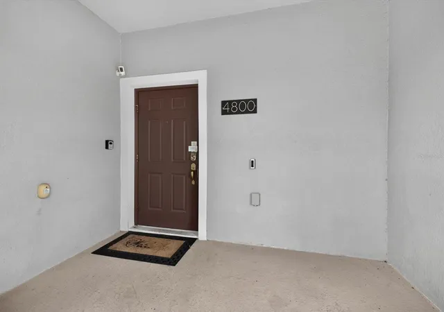Photo 3 of Townhouse for sale at 4800 Brier Rose Ln, Kissimmee, FL 34746 | MLS# O6446637 | Listing updated on 2026-10-07