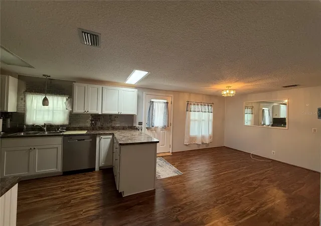 Photo 3 of Manufactured home for sale at 17 N Bobwhite Rd, Wildwood, FL 34785 | MLS# G5118529 | Listing updated on 2026-10-04