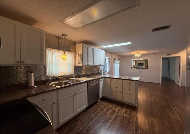 Photo 3 of Manufactured home for sale at 17 N Bobwhite Rd, Wildwood, FL 34785 | MLS# G5118529 | Listing updated on 2026-10-04