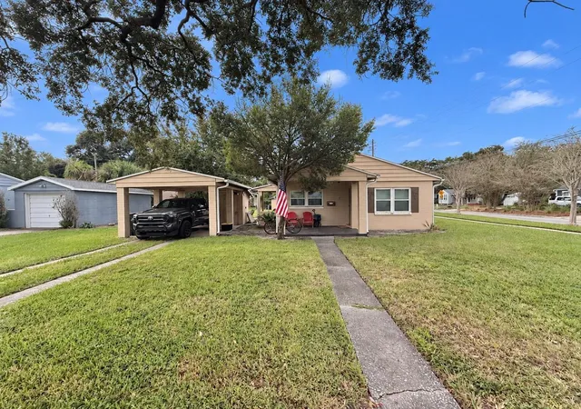 Photo 3 of House for sale at 932 W Princeton St, Orlando, FL 32804 | MLS# O6446645 | Listing updated on 2026-10-09