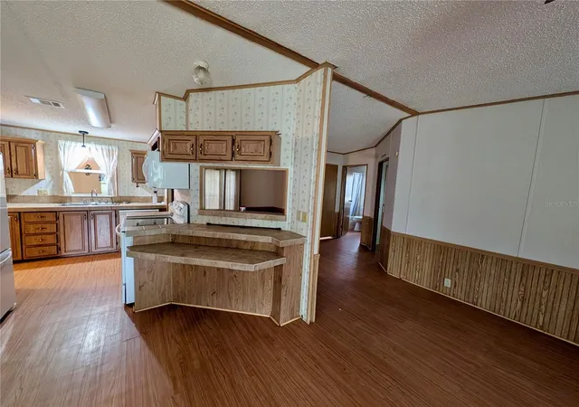 Photo 4 of Manufactured home for sale at 12180 NE 238th Terrace, Fort Mc Coy, FL 32134 | MLS# OM733311 | Listing updated on 2026-10-08