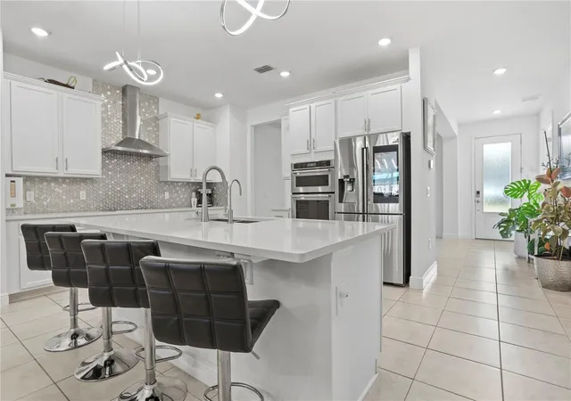 Photo 3 of Single family home for sale at 2052 Wood Thrush Ln, Winter Park, FL 32792 | MLS# O6446652 | Listing updated on 2026-10-07