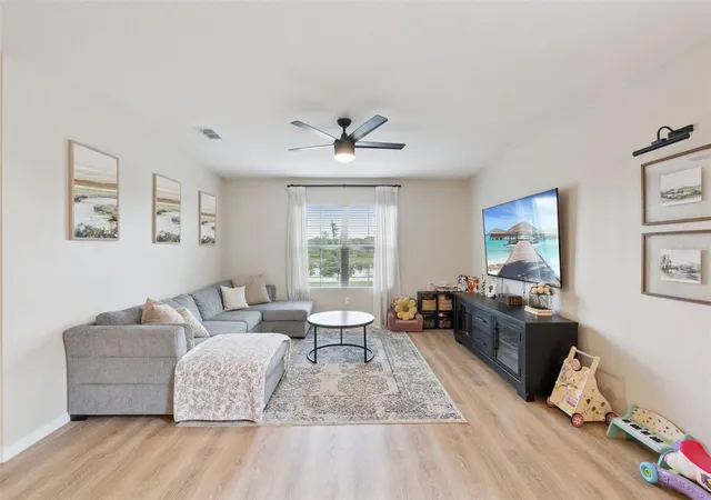 Photo 3 of Single family home for sale at 1172 Silverbell Trl, Saint Cloud, FL 34771 | MLS# S5158717 | Listing updated on 2026-10-03