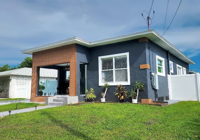 Single family home for sale at 2711 W Cordelia St, TAMPA, FL 33607 | MLS# TB8554191