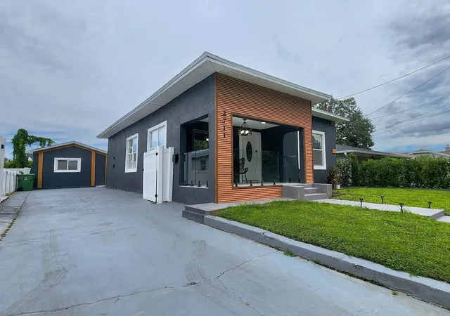 Photo 2 of Single family home for sale at 2711 W Cordelia St, Tampa, FL 33607 | MLS# TB8554191 | Listing updated on 2026-10-02