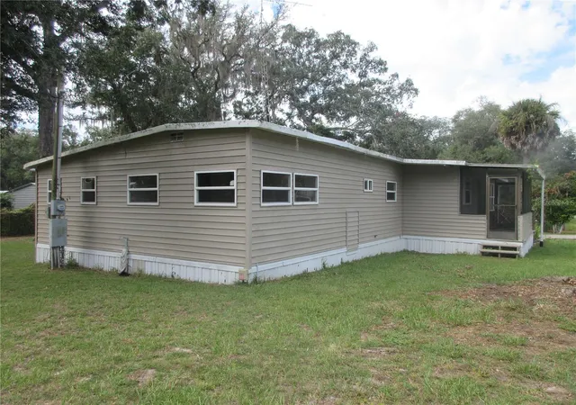 Photo 4 of Manufactured home for sale at 1742 SE 169th Terrace Rd, Silver Springs, FL 34488 | MLS# OM733314 | Listing updated on 2026-10-09