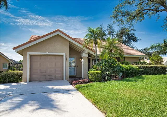 Photo 1 of Single family home for sale at 32 Inlets Blvd #32, Nokomis, FL 34275 | MLS# A4708226 | Listing updated on 2026-10-10