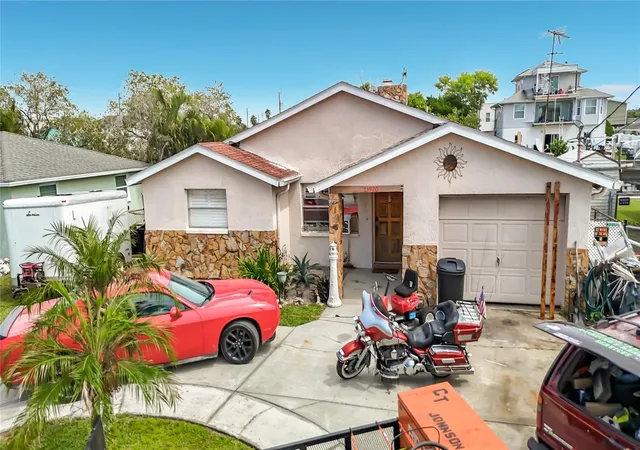 Photo 3 of Single family home for sale at 13920 Barnard Ave, Hudson, FL 34667 | MLS# W7890017 | Listing updated on 2026-10-07