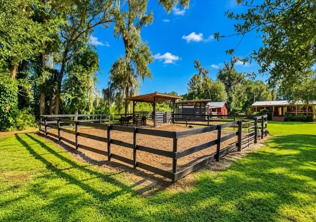 Photo 4 of Manufactured home for sale at 15940 NW 16th Avenue, Citra, FL 32113 | MLS# L4965504 | Listing updated on 2026-10-09