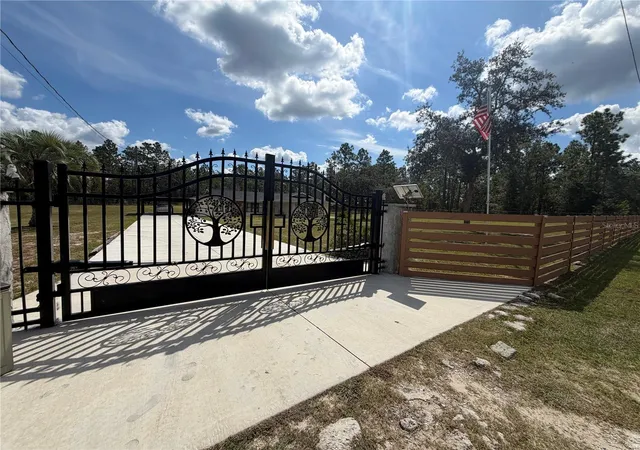 Photo 2 of Single family home for sale at 6525 Sw 138th Terrace, Ocala, FL 34481 | MLS# OM733316 | Listing updated on 2026-10-03