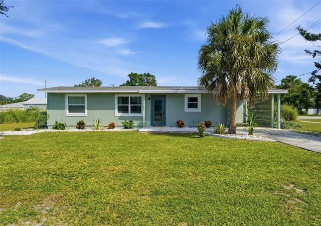 Photo 2 of Single family home for sale at 1757 Mova St, Sarasota, FL 34231 | MLS# A4708228 | Listing updated on 2026-10-07