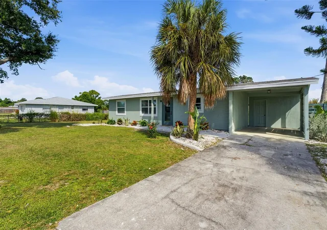 Photo 3 of Single family home for sale at 1757 Mova St, Sarasota, FL 34231 | MLS# A4708228 | Listing updated on 2026-10-07