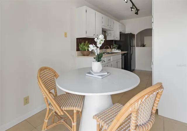 Listing Photo 5 - Condo for sale in building located at 2076 Sunset Pt Rd, Clearwater, FL 33765 - Unit #142