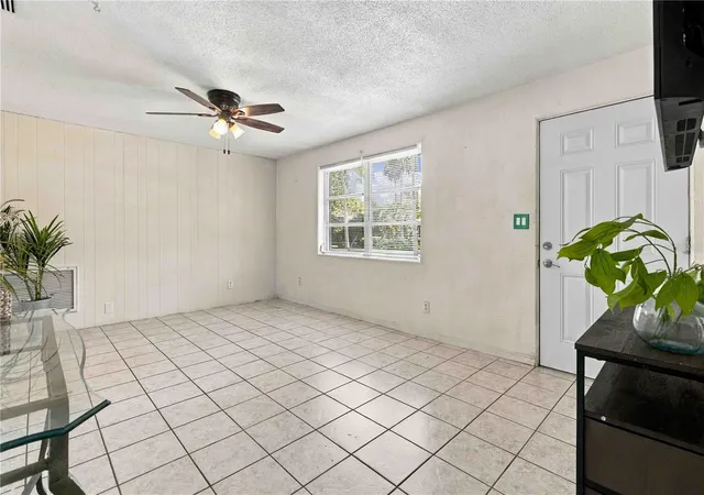 Photo 4 of Single family home for sale at 536 Olive St, South Daytona, FL 32119 | MLS# O6446666 | Listing updated on 2026-10-05