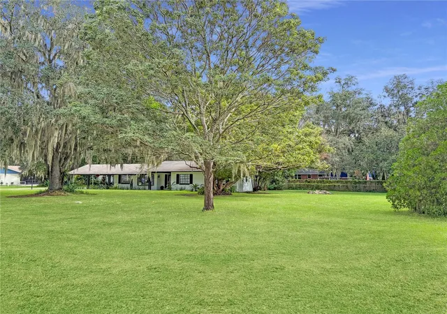 Photo 3 of Single family home for sale at 6118 Carla Cir, Lakeland, FL 33811 | MLS# O6446667 | Listing updated on 2026-10-05