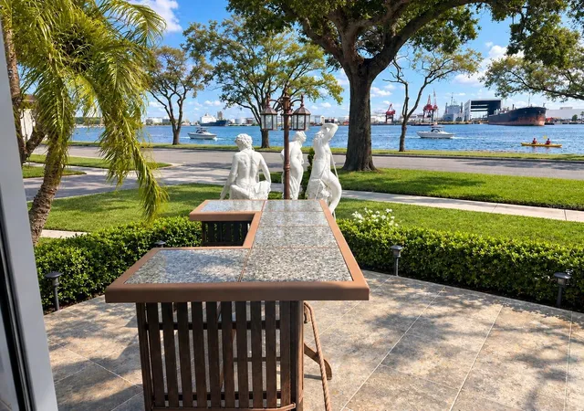 Photo 1 of Single family home for sale at 524 Channel Dr, Tampa, FL 33606 | MLS# TB8554215 | Listing updated on 2026-10-03