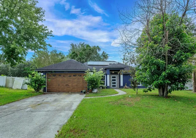 Single family home for sale at 3905 Whispering Pine Ct, MASCOTTE, FL 34753 | MLS# G5118534