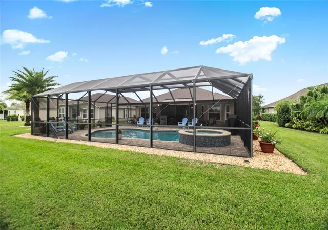Photo 3 of Single family home for sale at 8 Country Clb Harbor Cir, Palm Coast, FL 32137 | MLS# FC321858 | Listing updated on 2026-10-05