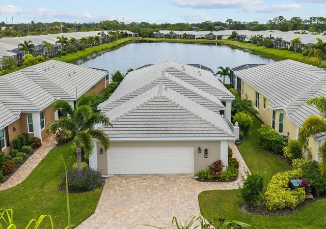 Photo 1 of Sale Pending at 11109 Staveley Ct, Venice, FL 34293 | MLS# N6146029 | Listing updated on 2026-10-08