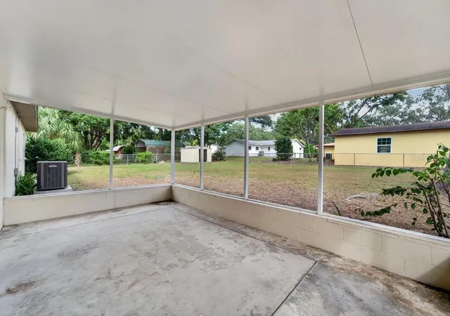 Photo 4 of Sale Pending at 820 Blackberry Ln, Brandon, FL 33511 | MLS# TB8554218 | Listing updated on 2026-10-19