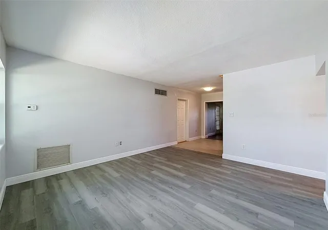 Photo 3 of Single family home for sale at 953 Cedarwood Ave, Dunedin, FL 34698 | MLS# W7890021 | Listing updated on 2026-10-13