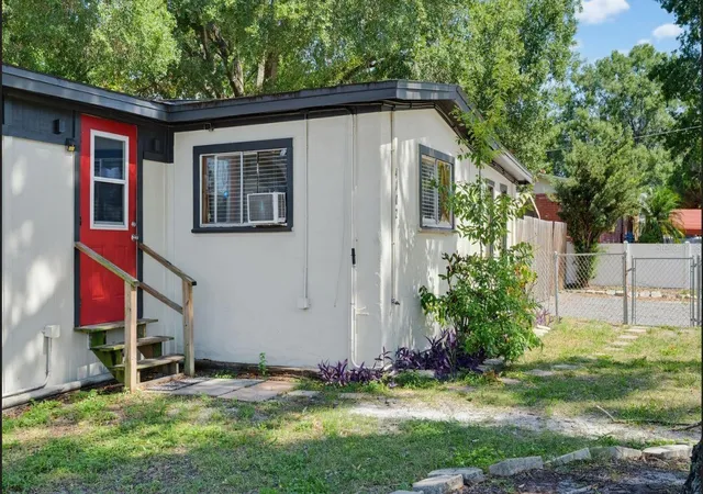Photo 3 of Manufactured home for sale at 4106 Wedgemere Dr, Tampa, FL 33610 | MLS# TB8554228 | Listing updated on 2026-10-23