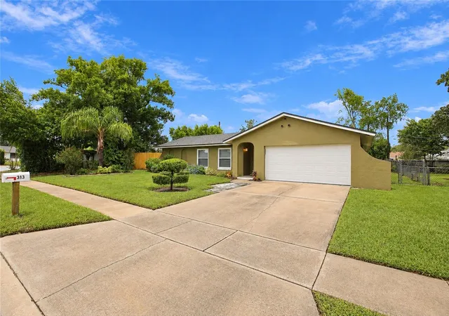 Photo 2 of Single family home for sale at 313 Robin Hl Dr, Altamonte Springs, FL 32701 | MLS# OM733321 | Listing updated on 2026-10-06