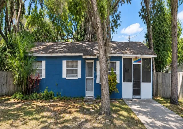 Photo 1 of Single family home for sale at 2018 S Jefferson Ave, Sarasota, FL 34239 | MLS# TB8554236 | Listing updated on 2026-10-02