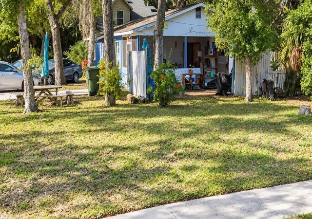 Photo 2 of Single family home for sale at 2018 S Jefferson Ave, Sarasota, FL 34239 | MLS# TB8554236 | Listing updated on 2026-10-02