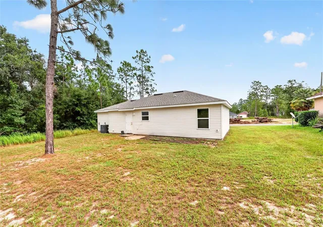 Photo 2 of Single family home for sale at 213 Oak Ln, Ocala, FL 34472 | MLS# OM733324 | Listing updated on 2026-10-08