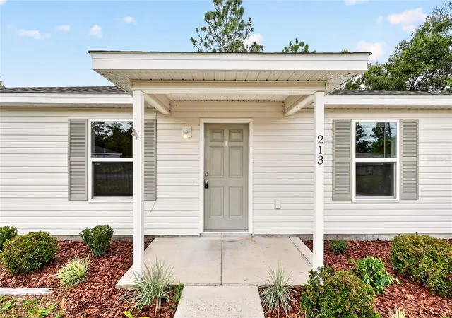 Photo 3 of Single family home for sale at 213 Oak Ln, Ocala, FL 34472 | MLS# OM733324 | Listing updated on 2026-10-08