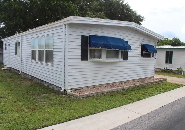 Photo 2 of Manufactured home for sale at 837 Cane Palm St, Largo, FL 33778 | MLS# TB8554252 | Listing updated on 2026-10-08