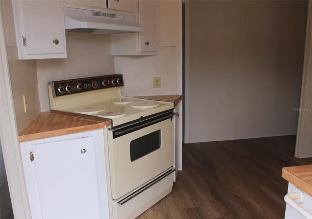Photo 4 of Manufactured home for sale at 837 Cane Palm St, Largo, FL 33778 | MLS# TB8554252 | Listing updated on 2026-10-08