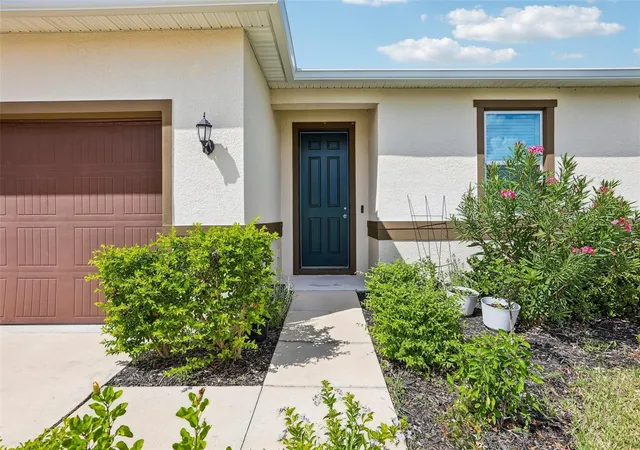 Photo 2 of Single family home for sale at 9454 Sanders Park Pl, Seffner, FL 33584 | MLS# O6446693 | Listing updated on 2026-10-06