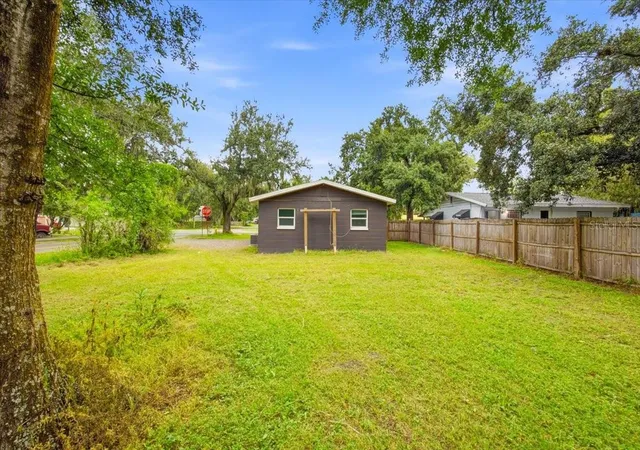 Photo 3 of Single family home for sale at 1009 W Washington St, Plant City, FL 33563 | MLS# TB8554258 | Listing updated on 2026-10-06