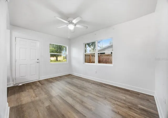 Photo 4 of Single family home for sale at 1009 W Washington St, Plant City, FL 33563 | MLS# TB8554258 | Listing updated on 2026-10-06
