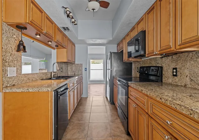 Photo 4 of Single family home for sale at 2075 N Keene Rd, Clearwater, FL 33755 | MLS# TB8554259 | Listing updated on 2026-10-06