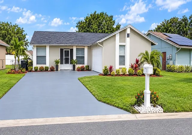 Photo 1 of Single family home for sale at 711 Wedge Ln, Kissimmee, FL 34759 | MLS# O6446697 | Listing updated on 2026-10-06