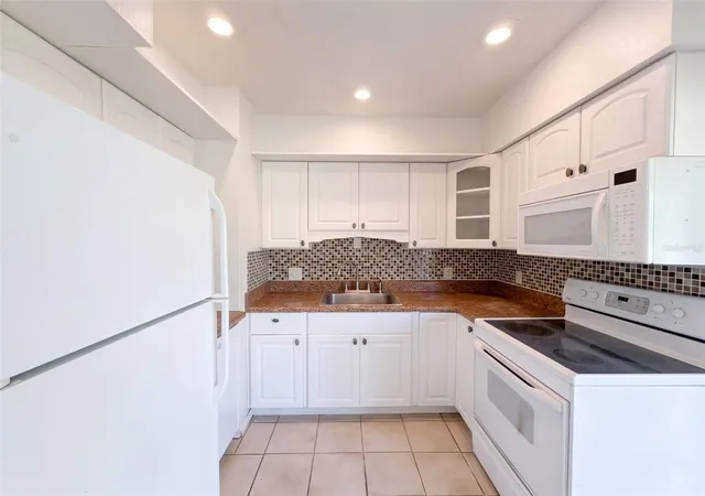Photo 2 of Sale Pending at 509 Clearfield Rd, Brandon, FL 33511 | MLS# O6446700 | Listing updated on 2026-10-21