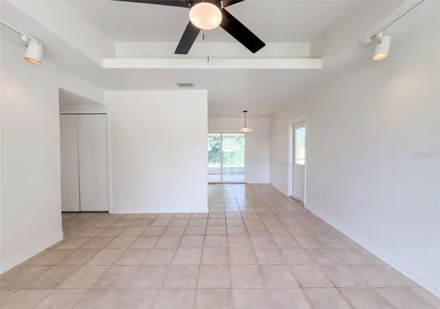 Photo 3 of Sale Pending at 509 Clearfield Rd, Brandon, FL 33511 | MLS# O6446700 | Listing updated on 2026-10-21