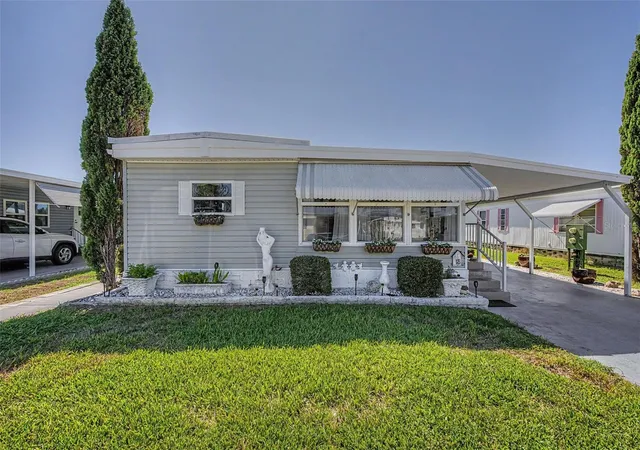 Manufactured home for sale at 18 Drury Ln, TARPON SPRINGS, FL 34689 | MLS# TB8554267