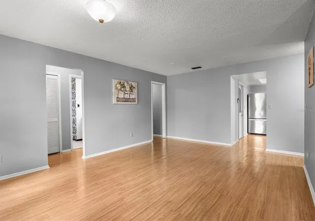 Photo 4 of Single family home for sale at 4302 Shadow Wood Ln, Winter Haven, FL 33880 | MLS# S5158743 | Listing updated on 2026-10-02